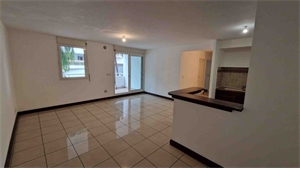appartement à la vente -   97490  SAINTE-CLOTILDE, surface 63 m2 vente appartement - APR728544